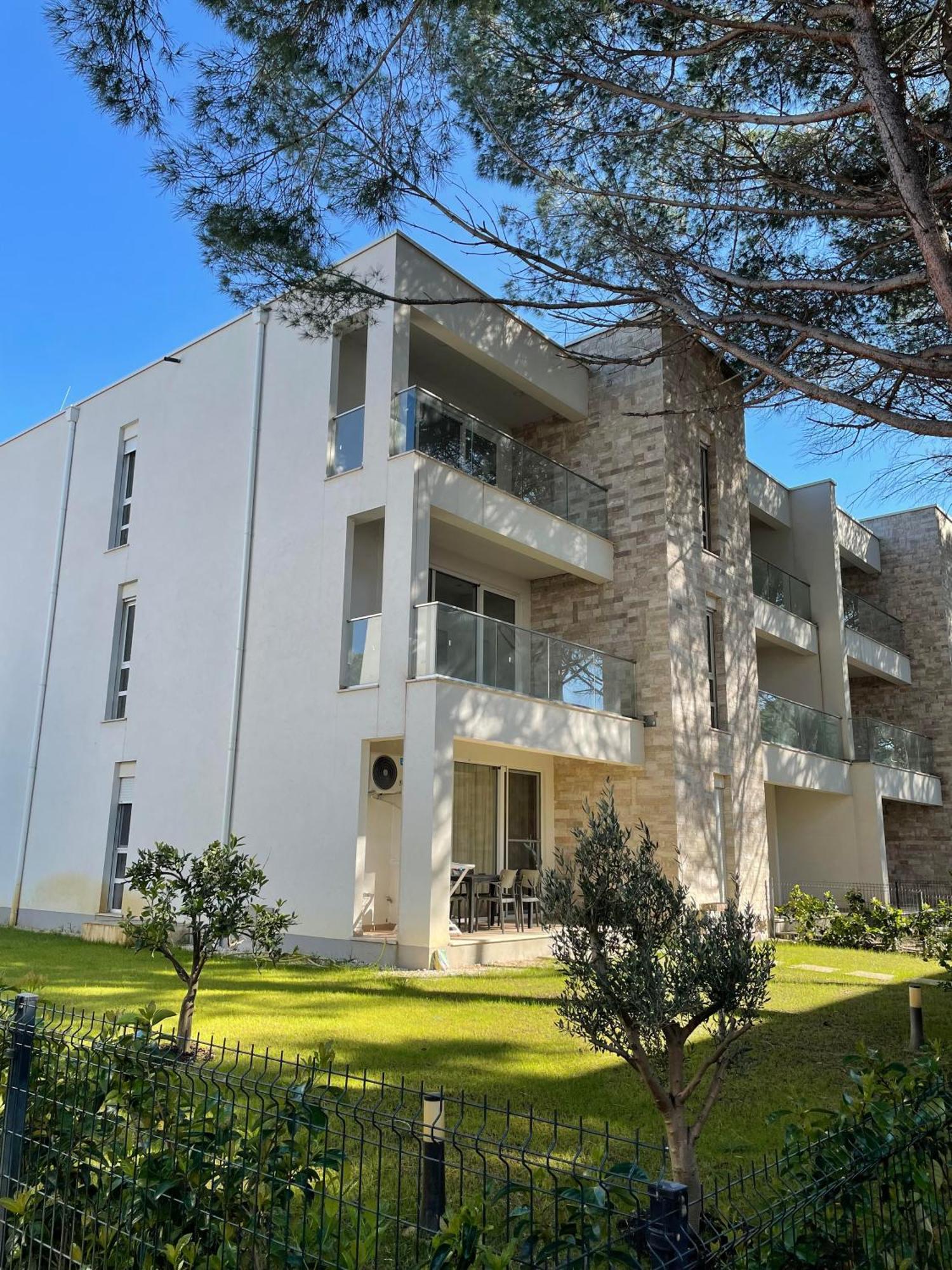 M&E Premium Apartments - San Pietro Дуррес Екстер'єр фото